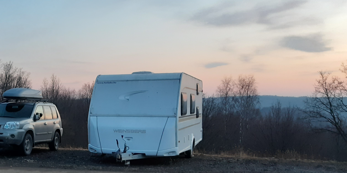 síelés lakókocsival Mátra