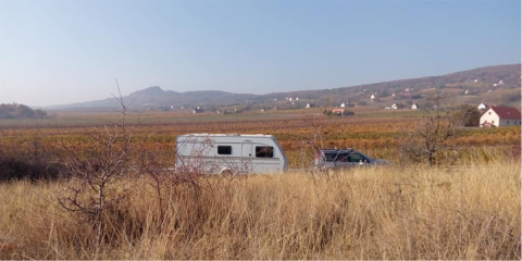 lakókocsi Káli-medence